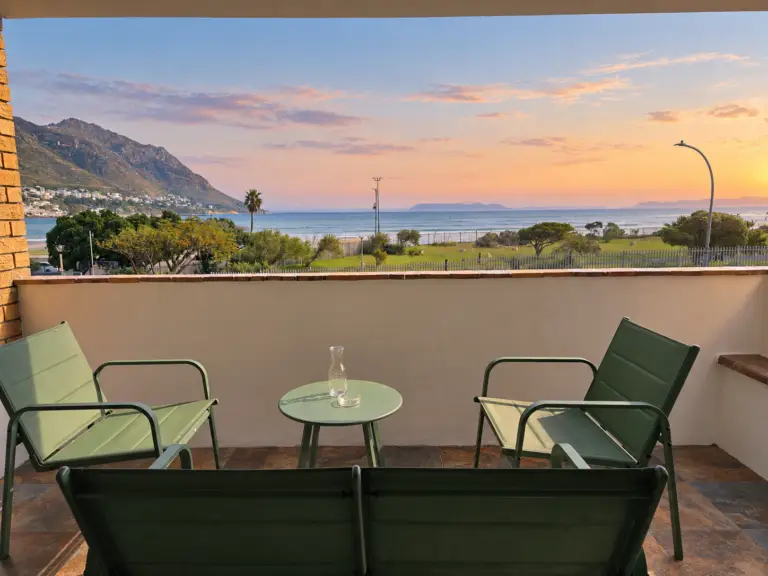 4 la corniche gordons bay 03 furnished with sea view balcony 768x576