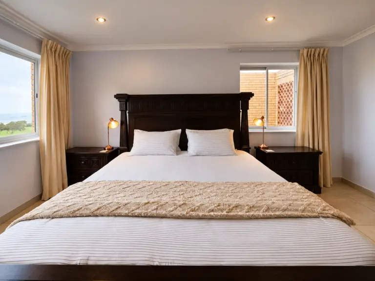 4 la corniche gordons bay 13 king bed with quality linen 768x576