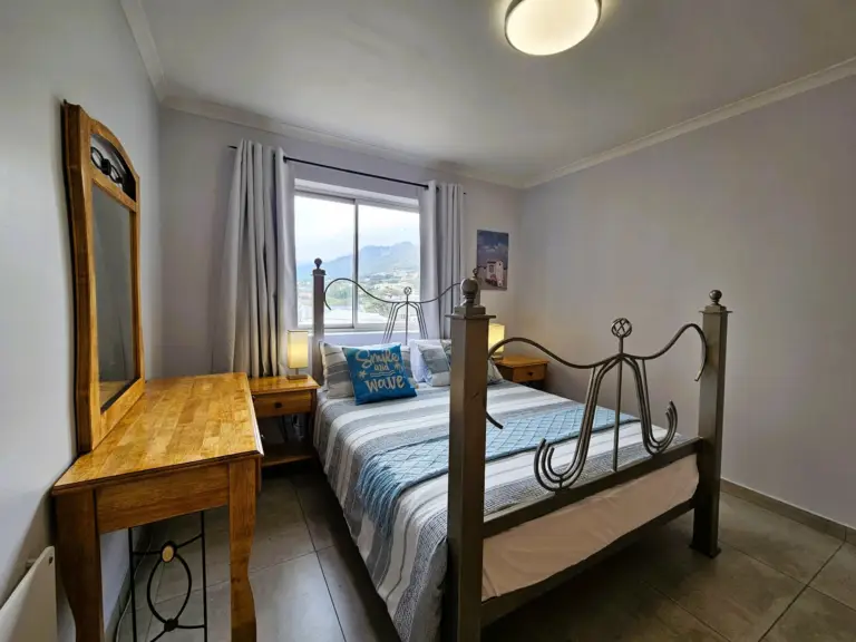 4 la corniche gordons bay 16 spacious bedroom with queen bed 768x576
