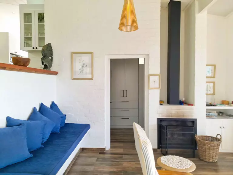 75 protea gordons bay 10 lounge with fire place 768x576