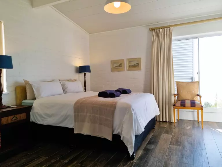 75 protea gordons bay 21 bedroom with sea views 768x576