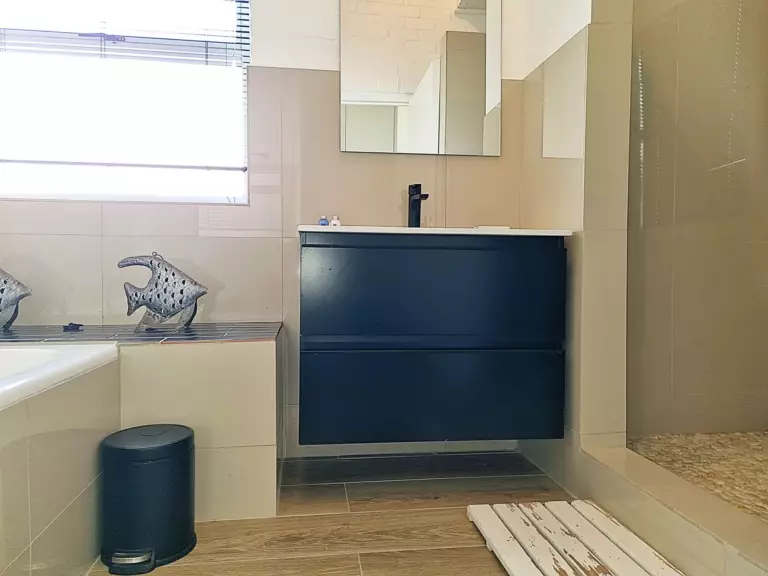 75 protea gordons bay 32 modern bathroom with bath and shower 768x576