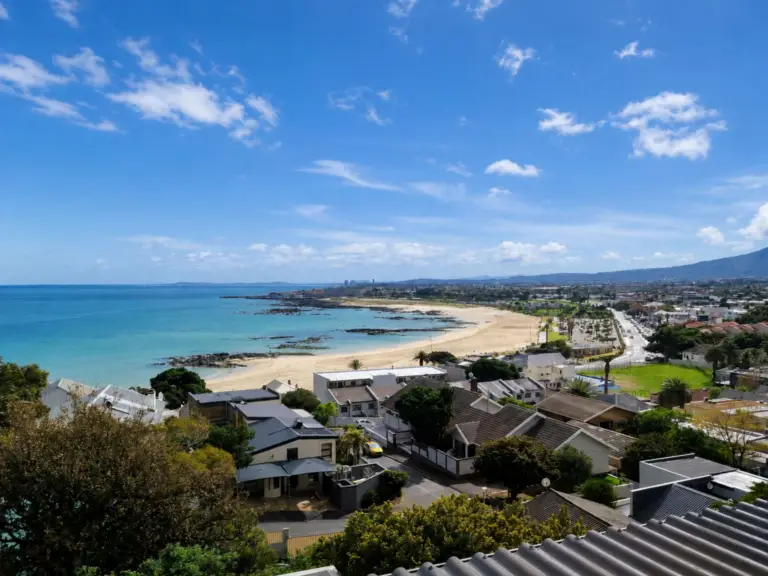 amazing view villa gordons bay 04 central holiday home with view of the beach 2 768x576