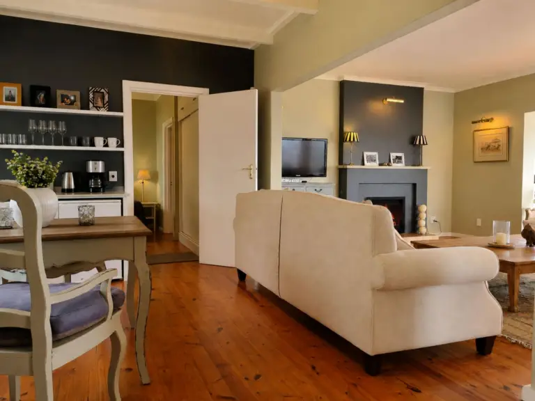 amazing view villa gordons bay 17 luxury living room with kitchenette 1 768x576