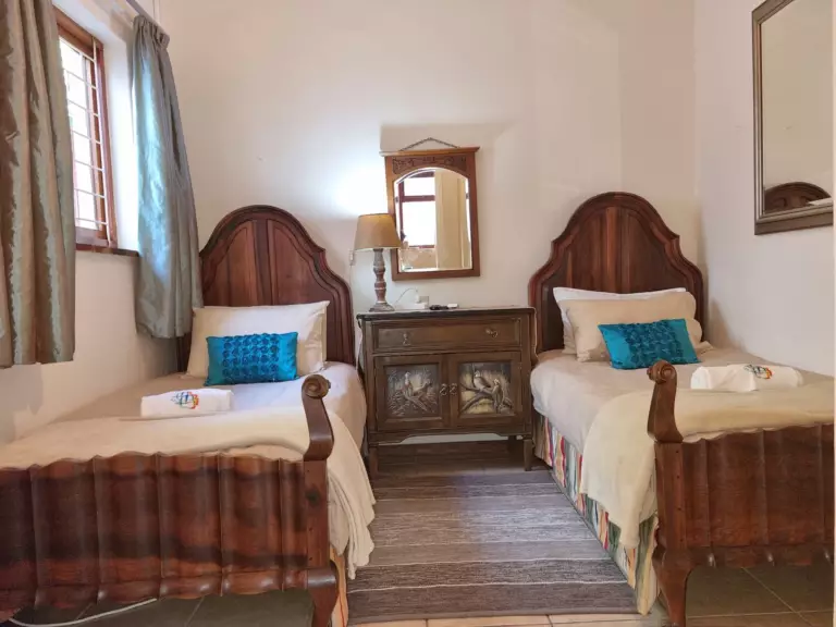bikini beach holiday home gordons bay 14 2 single beds with en suite bathroom 768x576