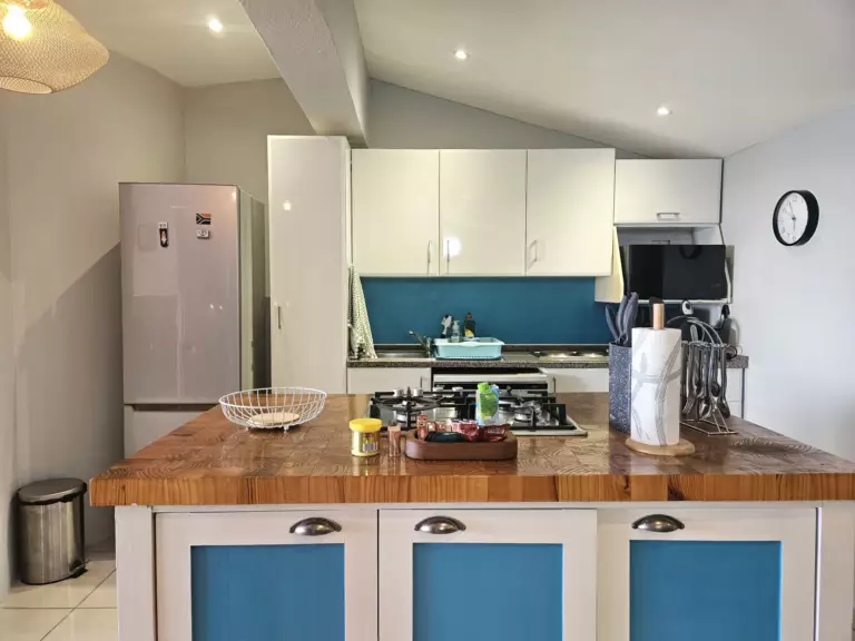 casita shonene gordons bay 06 fully equipped with self catering kitchen 768x576