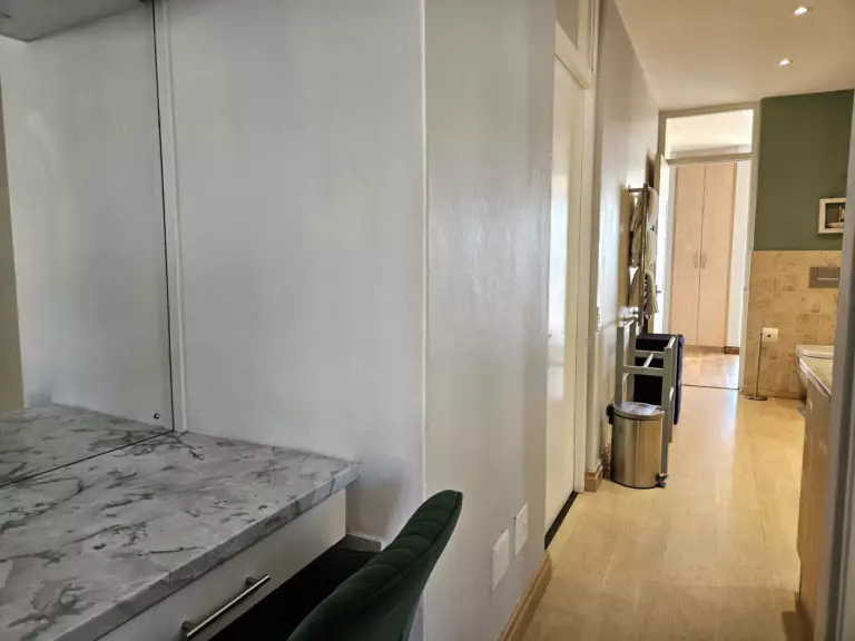 casita shonene gordons bay 17 self catering with wardrobe 768x576