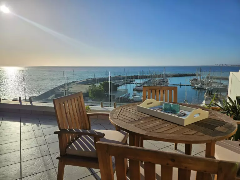 casita shonene gordons bay 21 balcony with sunset dining 768x576