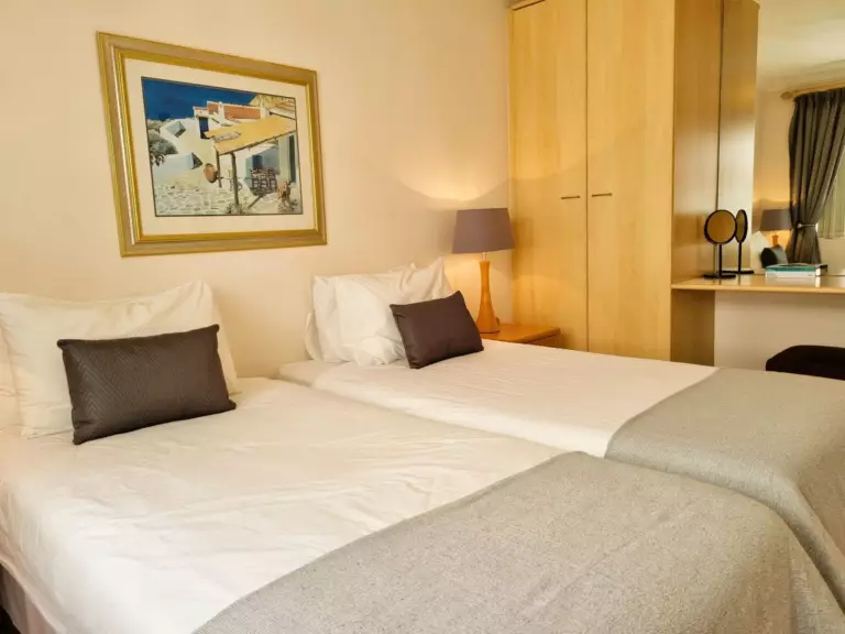 goldwater on beach gordons bay 11 bedroom with 2 single beds 768x576