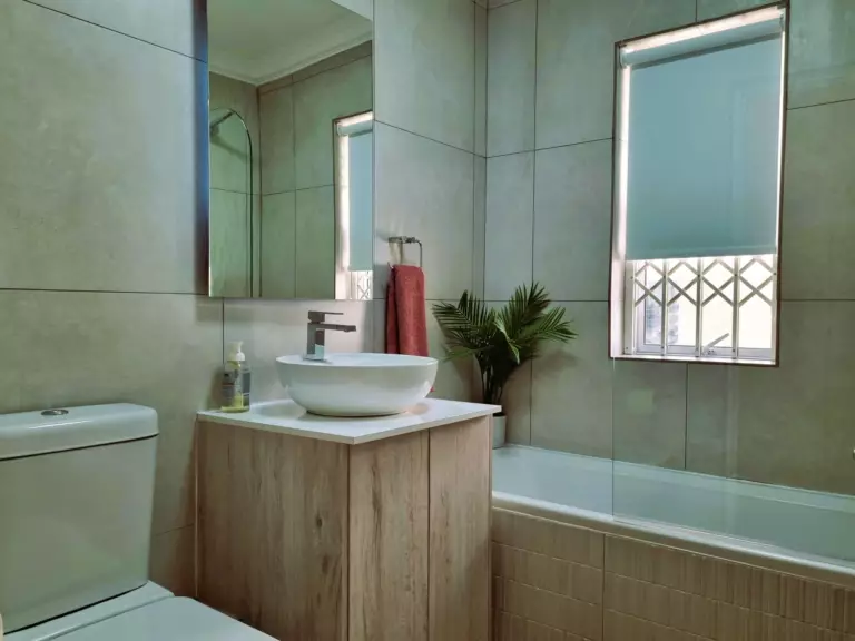 goldwater on beach gordons bay 12 bathroom with bath tub 768x576